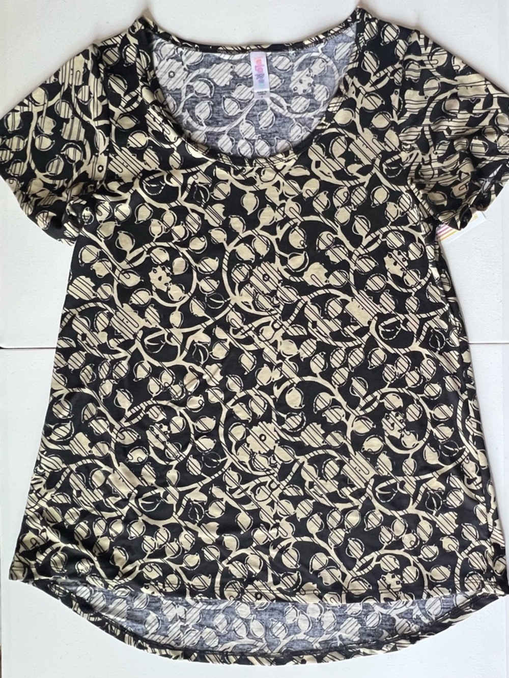 Lularoe Classic Tee - Size Small
